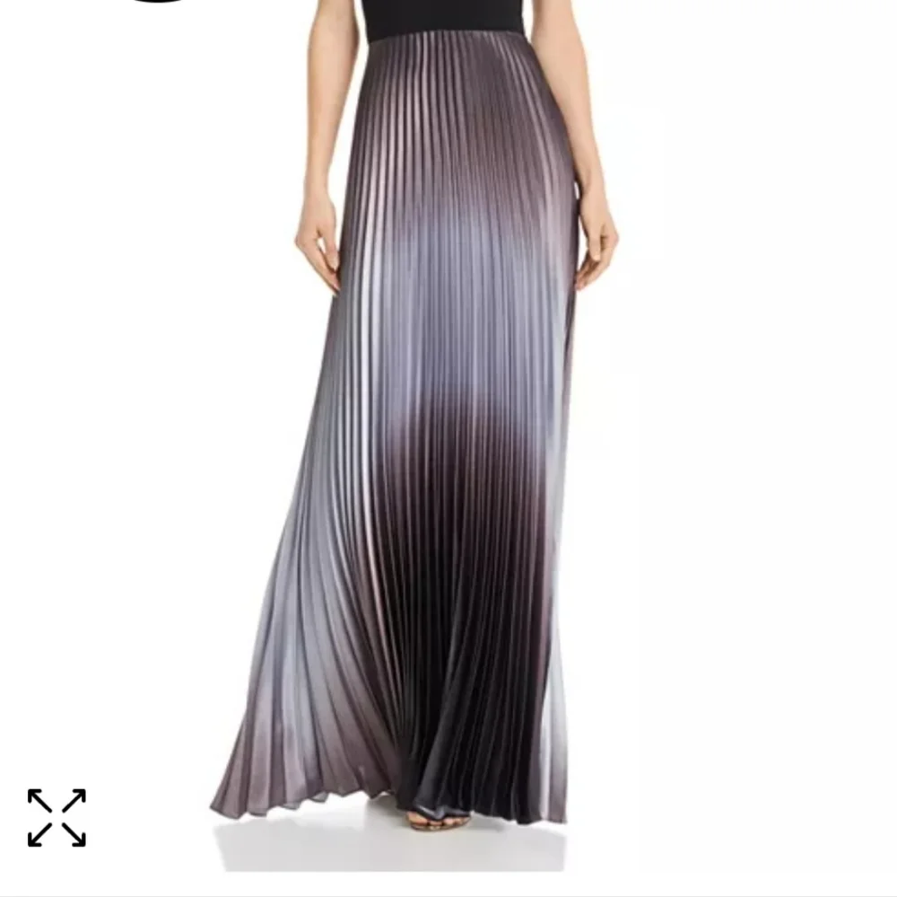 XSCAPE Women's Halter Neck,Open Back, Pleated Black /Silver Maxi Dress Size 8. - Picture 10 of 12